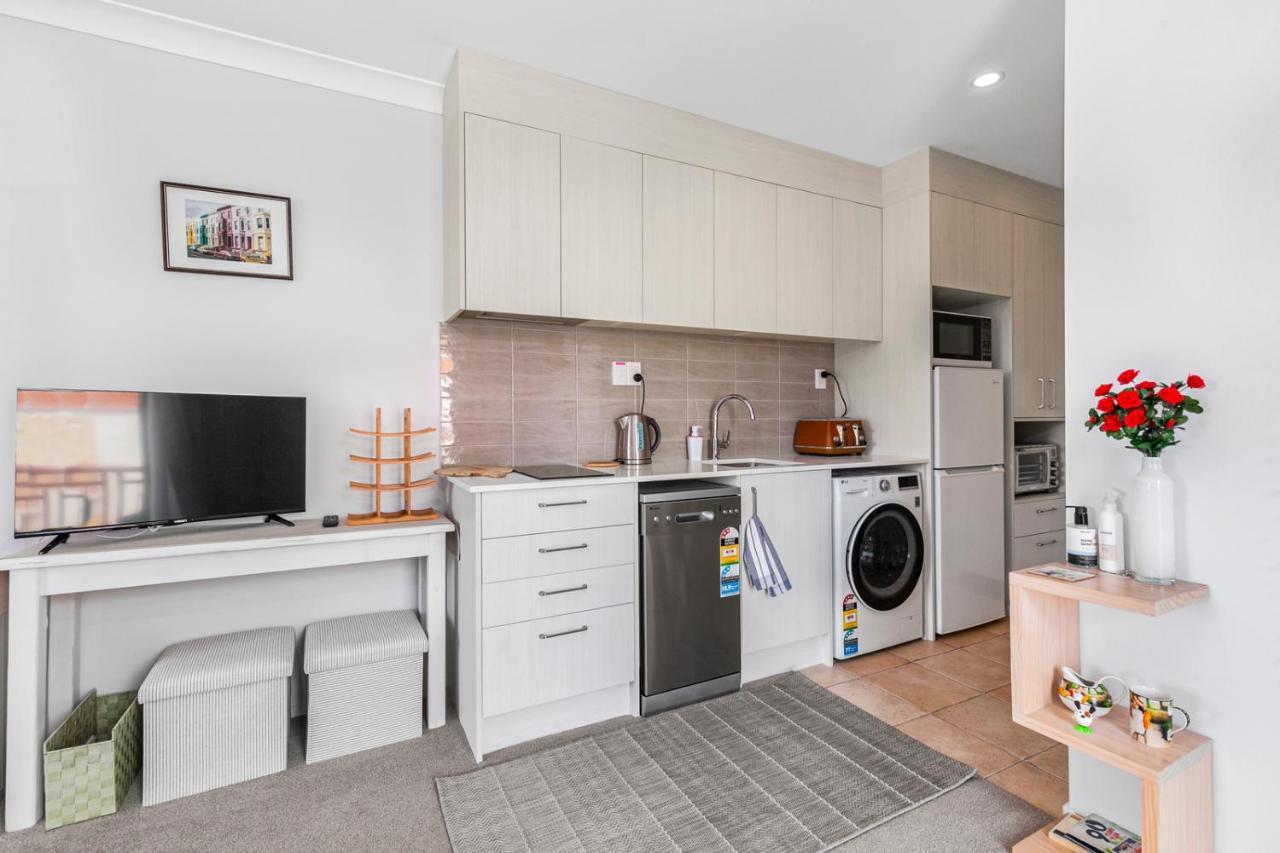 Te Whanga Harbourside Haven - Whangaparaoa Studio Apartment מראה חיצוני תמונה